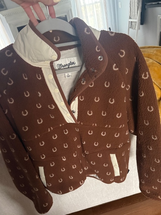 Cozy Brown Sherpa Jacket with White Horseshoe Print - Wrangler sherpa - Picture 6 of 10